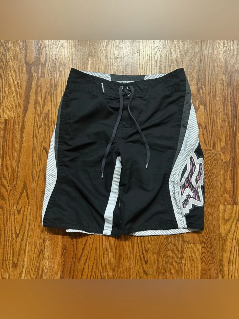 Fox Racing Motocross Men’s Board Shorts Black & White Sz32 Pink Logo 11” Inseam - Picture 2 of 8